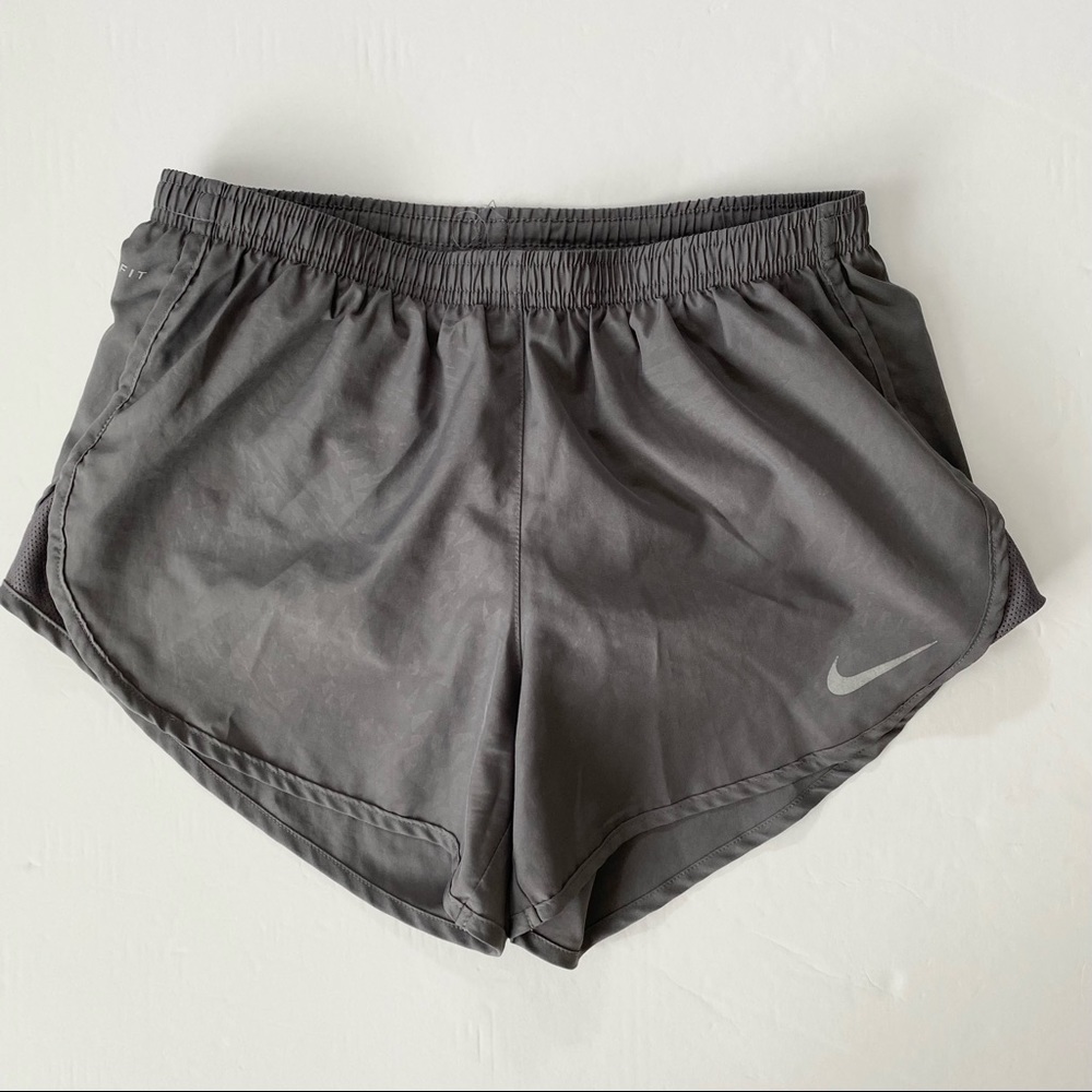 Nike Tempo Shorts in Grey - Small